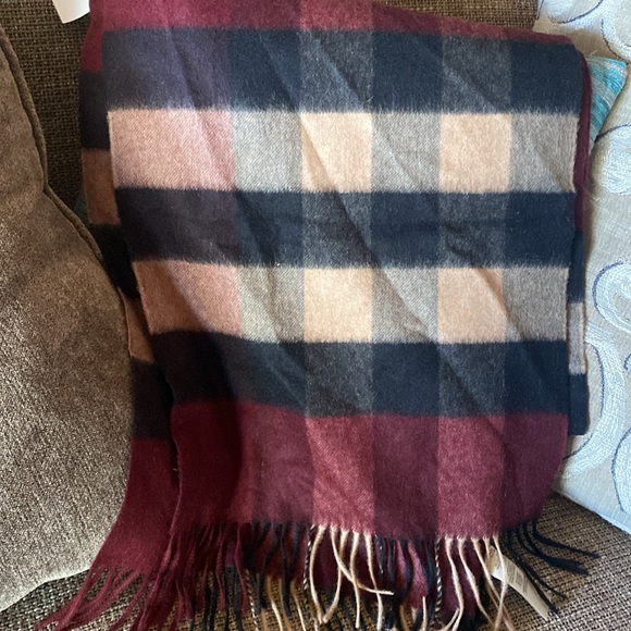 BURBERRY Claret Check 100% Cashmere Scarf, 200x36 cm, Authentic (final sale) - Picture 9 of 14